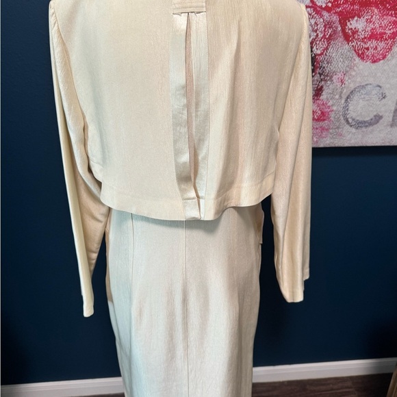 Elegant Cream Long Coat First Lady Jackie and Julian - Picture 4 of 11